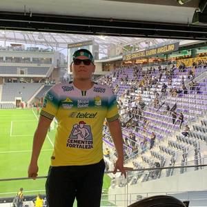 Meet your Posher, Victor